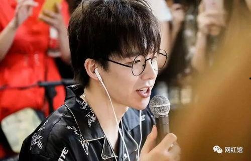 刘宇宁爆料结婚视频播放,甜蜜瞬间引网友热议  第2张