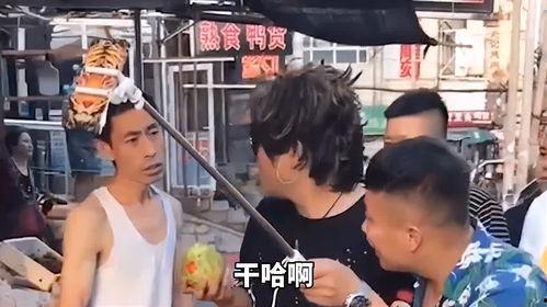 网红吃瓜的搞笑视频,笑料百出，瓜田笑果连连  第2张