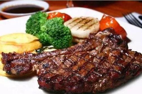 娱乐吃瓜酱牛排视频,揭秘美食与娱乐的跨界融合  第2张